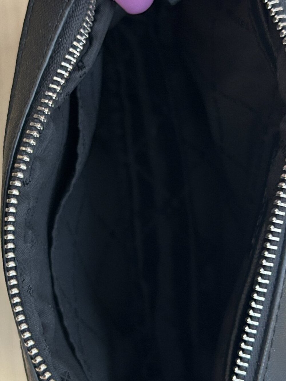 Michael Kors Large East West Crossbody-Black Signature - Picture 13 of 15
